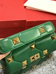 Forubags Valentino Garavani Roman Stud Chain Nappa Leather Bag Green – 2060S – 25×16×10 cm - 3