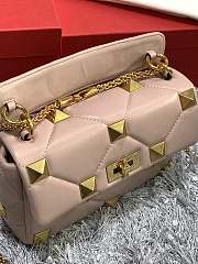 Forubags Valentino Garavani Roman Stud Chain Nappa Leather Bag Beige – 2060S – 25×16×10 cm - 4