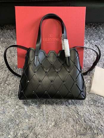 Forubags Valentino Garavani Beehive Calfskin Tote Bag Full Black – 2033S – 22×18×10 cm