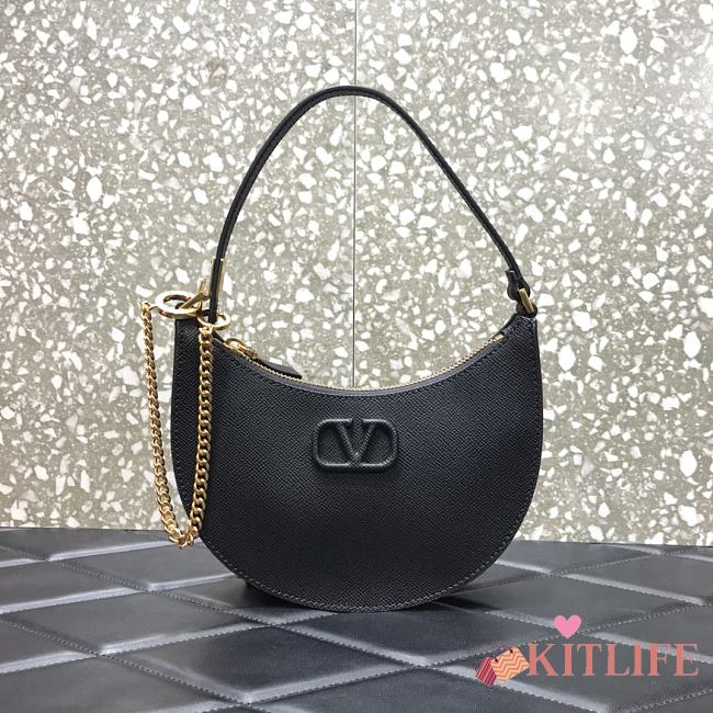 Forubags Valentino Garavani Vsling plaque Hobo Bag Black – 0707# – 20x5x12 cm - 1