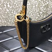 Forubags Valentino Garavani Vsling plaque Hobo Bag Black – 0707# – 20x5x12 cm - 2