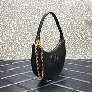 Forubags Valentino Garavani Vsling plaque Hobo Bag Black – 0707# – 20x5x12 cm - 4