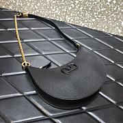 Forubags Valentino Garavani Vsling plaque Hobo Bag Black – 0707# – 20x5x12 cm - 5