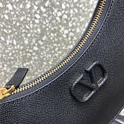 Forubags Valentino Garavani Vsling plaque Hobo Bag Black – 0707# – 20x5x12 cm - 6