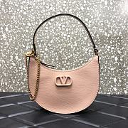 Forubags Valentino Garavani Vsling Plaque Hobo Bag Powder – 0707# – 20x5x12 cm - 1