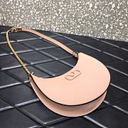 Forubags Valentino Garavani Vsling Plaque Hobo Bag Powder – 0707# – 20x5x12 cm - 2