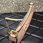 Forubags Valentino Garavani Vsling Plaque Hobo Bag Powder – 0707# – 20x5x12 cm - 4