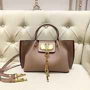 Forubags Valentino Garavani Escape Pebbled Calfskin Shopping Bag Poudre – 2070# – 31x25x15 cm - 1