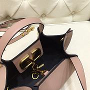 Forubags Valentino Garavani Escape Pebbled Calfskin Shopping Bag Poudre – 2070# – 31x25x15 cm - 5