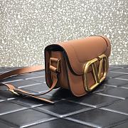 Forubags Valentino Garavani SuperVee Calf  Leather Crossbody Medium Bag Brown – 2009# – 26.5x9x16 cm - 2