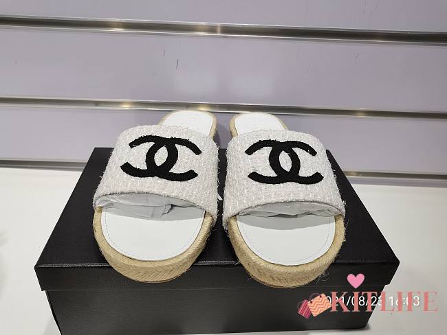 Chanel Slippers 76 - 1