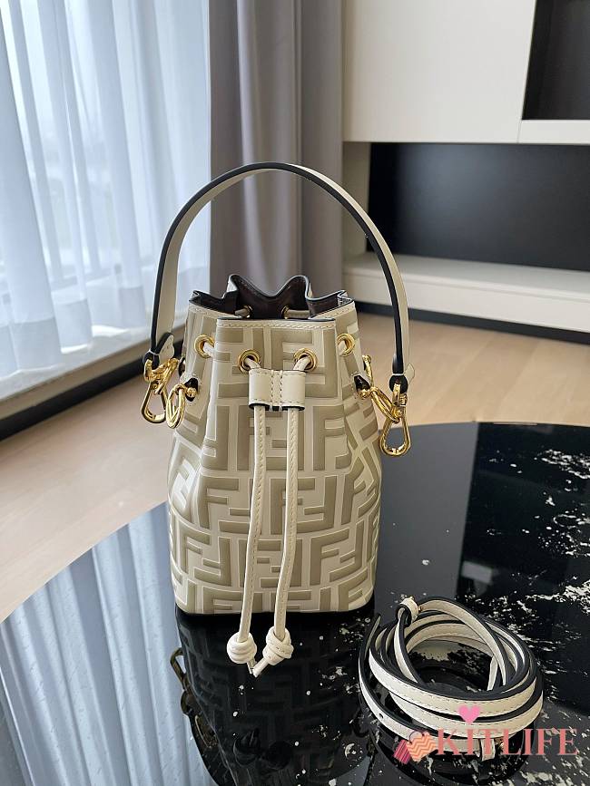 Fendi Classic FF Embossed Print Logo Bucket Bag Tender White Calfskin  – 183M65 – 18x12x10 cm - 1