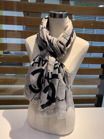 Chanel 100% Water-Soluble Cashmere Scarf White – 100×200 cm USD 149.00 