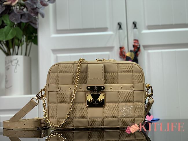 Louis Vuitton Troca Damier Quilted Sheepskin S-Lock Locks Handbag Beige  – M59116 – 22 x 15 x 6 cm - 1