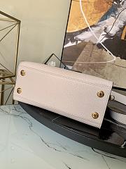 Louis Vuitton ON MY SIDE Handbag White – M57728 – 25 x 20 x 12 cm - 6