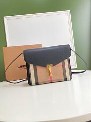 Burberry Vintage Leather Crossbody Bag – 8131 – 24x7x18 cm - 1