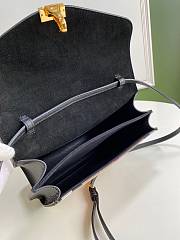 Burberry Vintage Leather Crossbody Bag – 8131 – 24x7x18 cm - 2