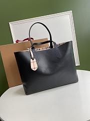 Burberry Double-Sided Shopping Bag Black – 35 x 30 x 12 cm - 3