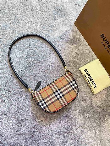 Burberry Olympia Vintage Shoulder Bag – 21 x 4 x 12.2 cm