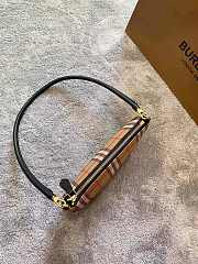 Burberry Olympia Vintage Shoulder Bag – 21 x 4 x 12.2 cm - 4