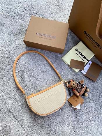 Burberry Olympia Shoulder White Bag – 21 x 4 x 12.2 cm