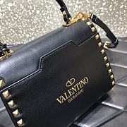 Valentino Garavani Rockstud Alcove Small Grained Calfskin Handbag Embellished Leather Pendant Black – 0046# – 22x17x9cm - 5