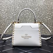 Valentino Garavani Rockstud Alcove Small Grained Calfskin Handbag Embellished Leather Pendant White – 0046# – 22x17x9cm - 5