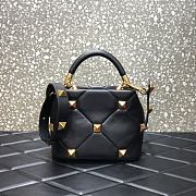 Valentino Roman Stud The Handle Bag 520 In Nappa Gold – 1199# – 20×9×15 cm - 4