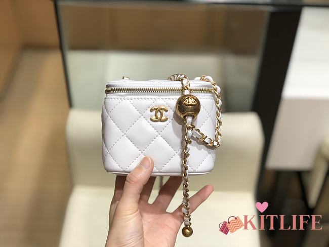 Chanel Mini Cosmetic Metal Ball Lambskin White - A88828 - 8.5x11x7 cm - 1