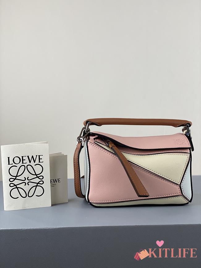 Loewe Puzzle Bag In Calfskin Pink/Blue/Green Pastel – 18x12.5x8 cm - 1