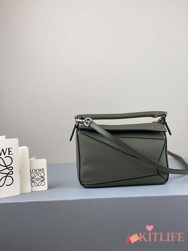 Loewe Puzzle Bag In Calfskin Green – 18x12.5x8 cm - 1