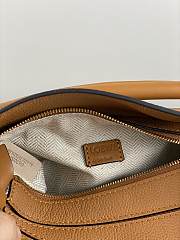 Loewe Puzzle Bag In Calfskin Light Caramel – 18x12.5x8 cm - 4