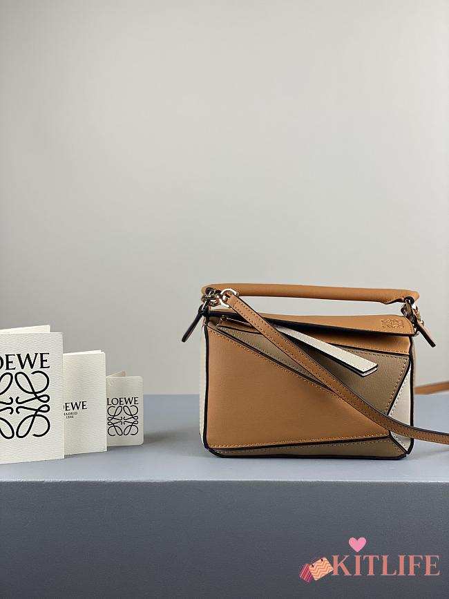 Loewe Puzzle Bag In Calfskin Caramel/Sand/White – 18x12.5x8 cm - 1