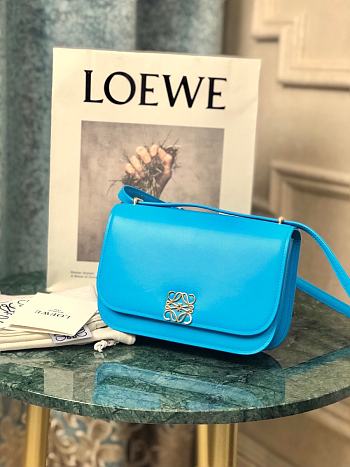 Loewe Goya Medium bag in silk calfskin Cyan – 23x15x6.5 cm