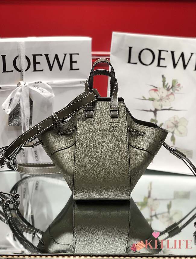 Loewe Hammock Mini Tote Bag In Calfskin Avocado Green – 19.5x17x11 cm - 1