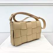Bottega Veneta Cassette Woven Handbag Beige – 23x15x6 cm - 4