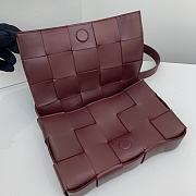 Bottega Veneta Cassette Woven Handbag Burgundy – 23x15x6 cm - 4