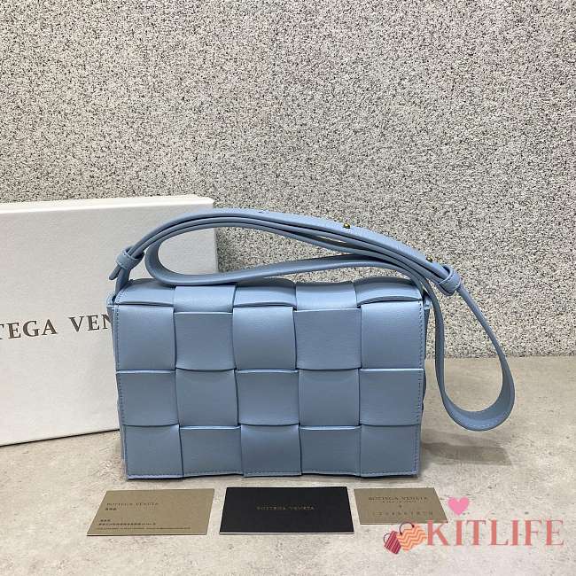 Bottega Veneta Cassette Woven Handbag Sky Blue – 23x15x6 cm - 1