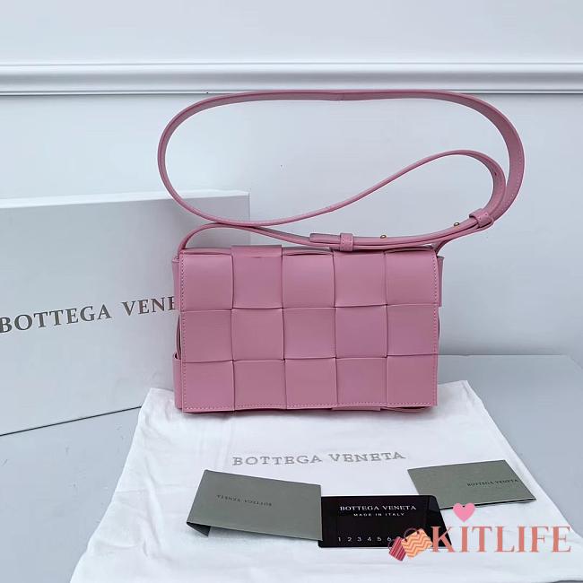 Bottega Veneta Cassette Woven Handbag Pink – 23x15x6 cm - 1