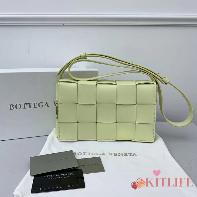 Bottega Veneta Cassette Woven Handbag Mint – 23x15x6 cm - 1