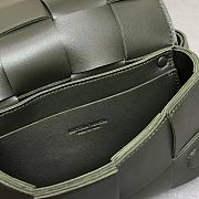 Bottega Veneta Belt Cassette Lambskin Deep Grass Green – 44049 - 17.5x9.5x5 cm - 2