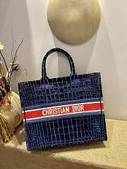 Dior Book Tote Blue Crocodile-Effect Embroidered Velvet – M1286 – 41 cm - 3