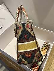 Dior Lady D-Lite Multicolor Flower Embroidery - M0565O - 24 x 20 x 11 cm - 3