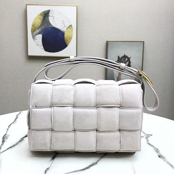 Bottega Veneta Cassette White – 44046 – 26x18x8cm