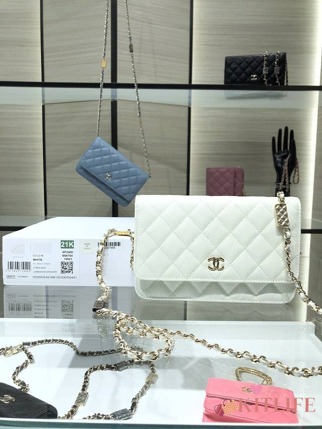 chanel cross body handbags