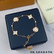 Louis Vuitton Color Blossom Bb Multi-Motifs Bracelet, White Gold, White Mother-Of-Pearl And Diamonds - Q95596 - 1