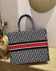 Dior Book Tote Blue Dior Oblique Embroidery Red Line – M1286 – 41cm - 6