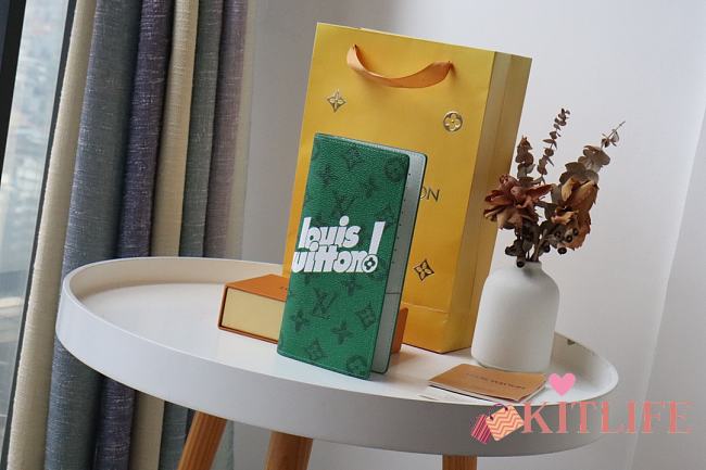 Louis Vuitton Brazza Wallet Vertical Green Cowhide Leather - M80801 – 10 x 19 x 2 cm - 1