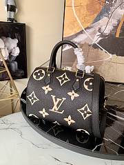 Louis Vuitton Speedy Bandouliere 25 Bicolor Monogram Empreinte Leather Black / Beige - M58947 - 25.0 x 19.0 x 15.0 cm - 3