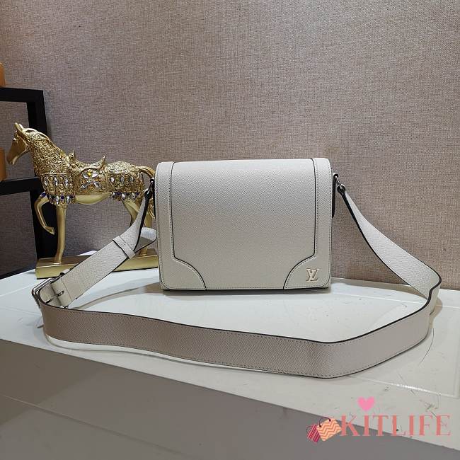 Louis Vuitton New Flap Messenger White - M30807 - 28.3 x 18.3 x 4.3 cm - 1